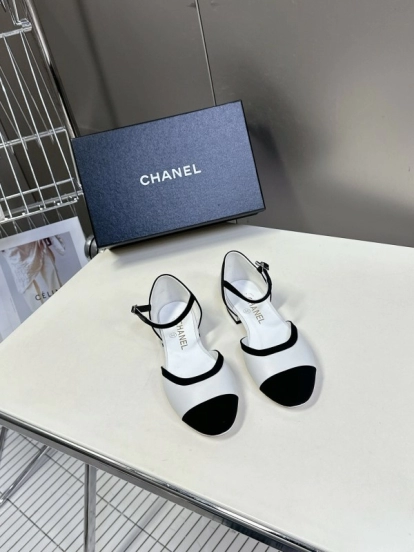 2025 Women Chanel White Black Leather Sandals